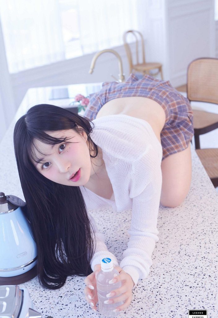 图片[4]-媲美李一桐校园风写真曝光，俏皮灵动美翻天！