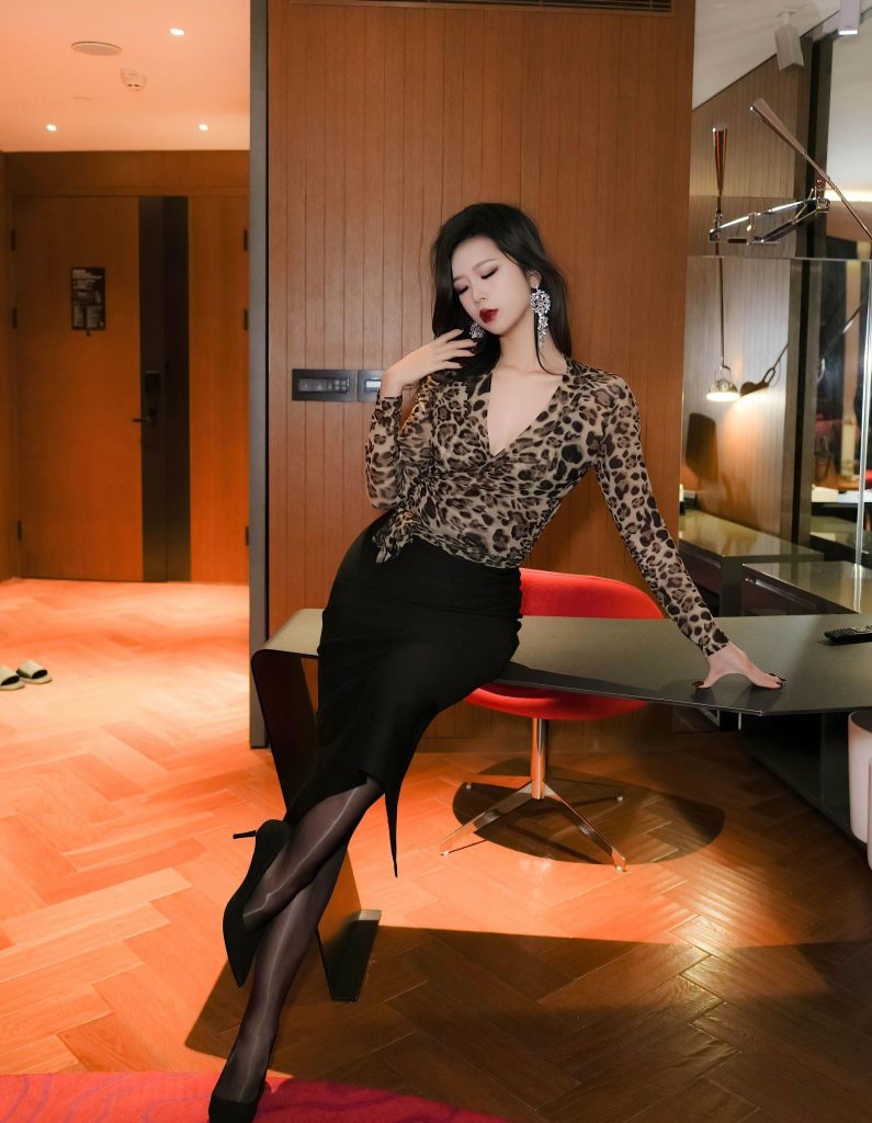 图片[3]-莉秀新风尚：豹纹野性，黑裙优雅，美到窒息！