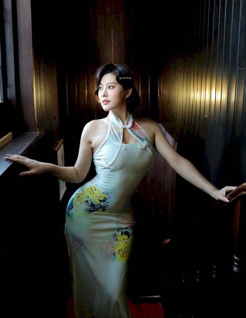图片[5]-美女套图第62期：‌神似刘亦菲的白裙仙子，一袭旗袍演绎东方古典韵味