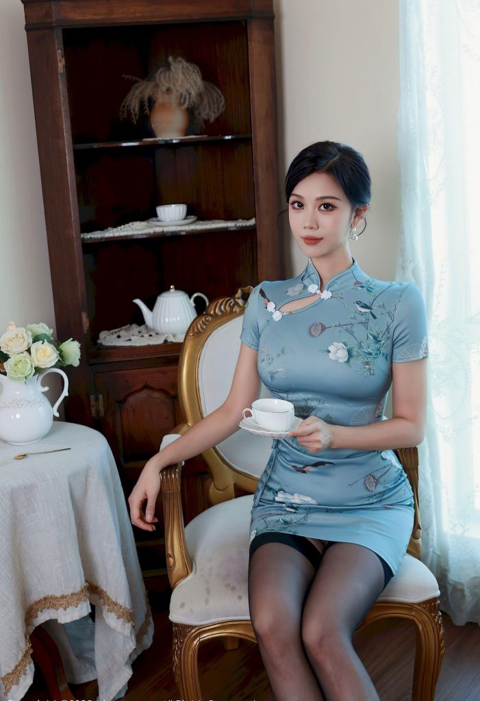 图片[4]-神似刘亦菲 当花鸟纹样遇见黑丝绿鞋的东方韵味