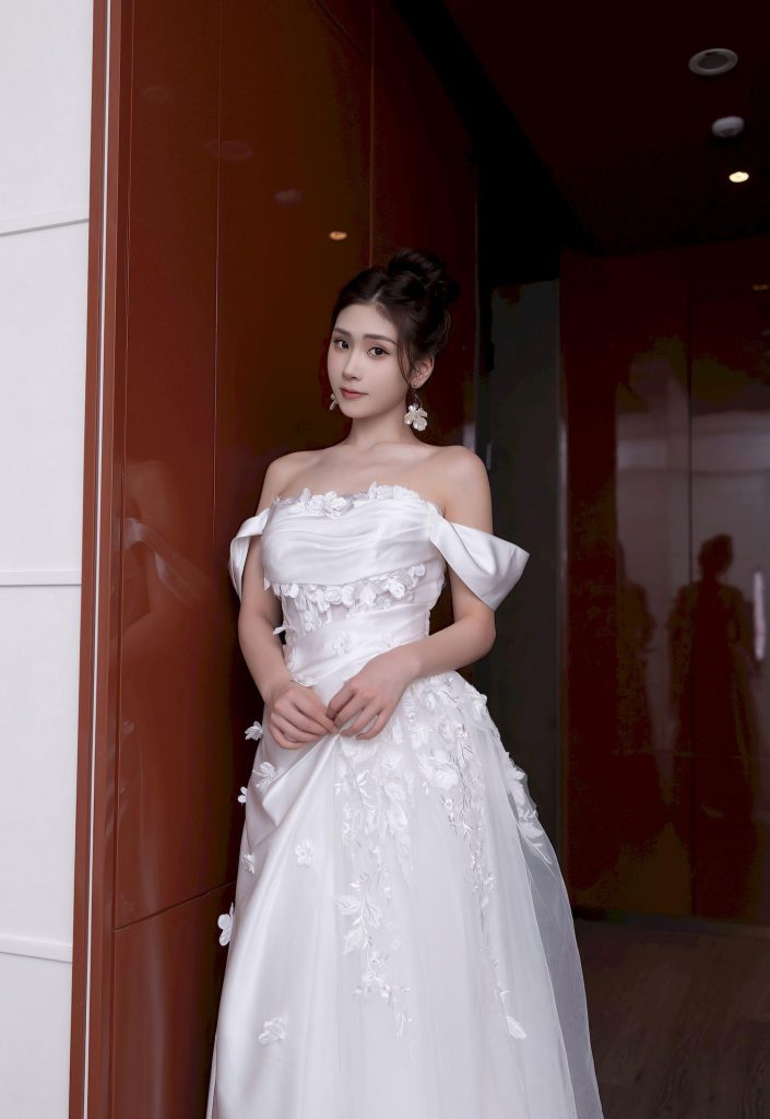 图片[1]-美女套图第47期：王诗蒙梦幻婚纱大片，优雅气质令人心动！