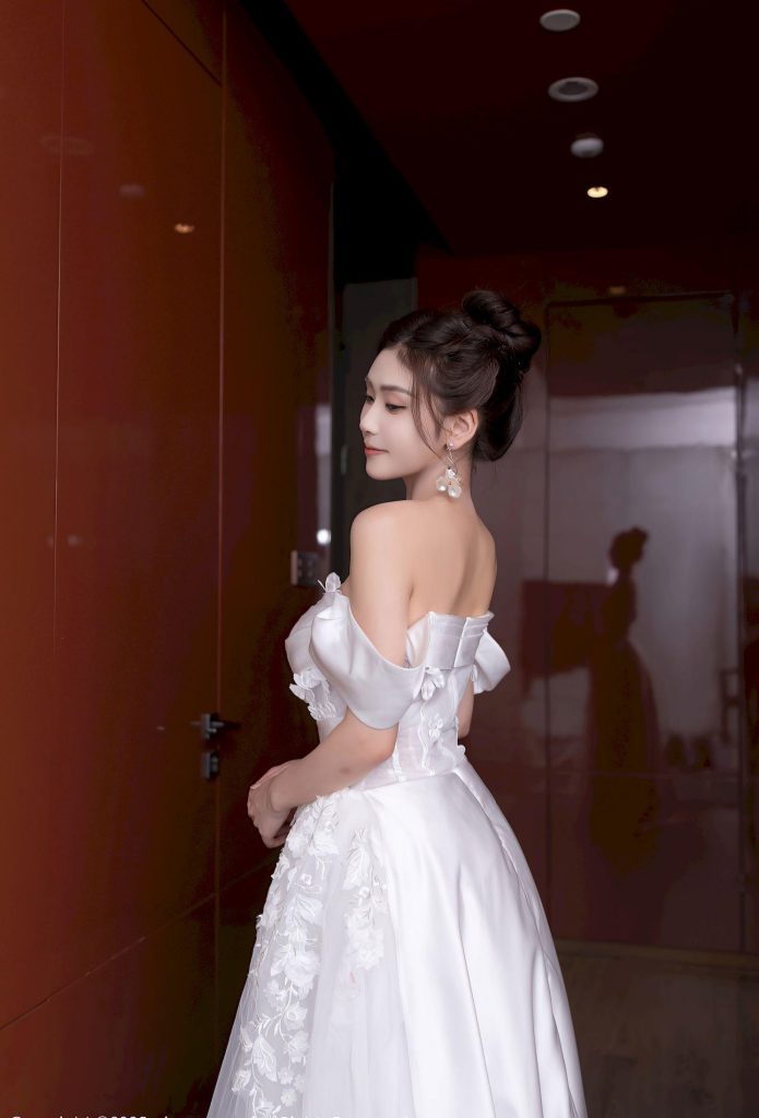 图片[2]-美女套图第47期：王诗蒙梦幻婚纱大片，优雅气质令人心动！