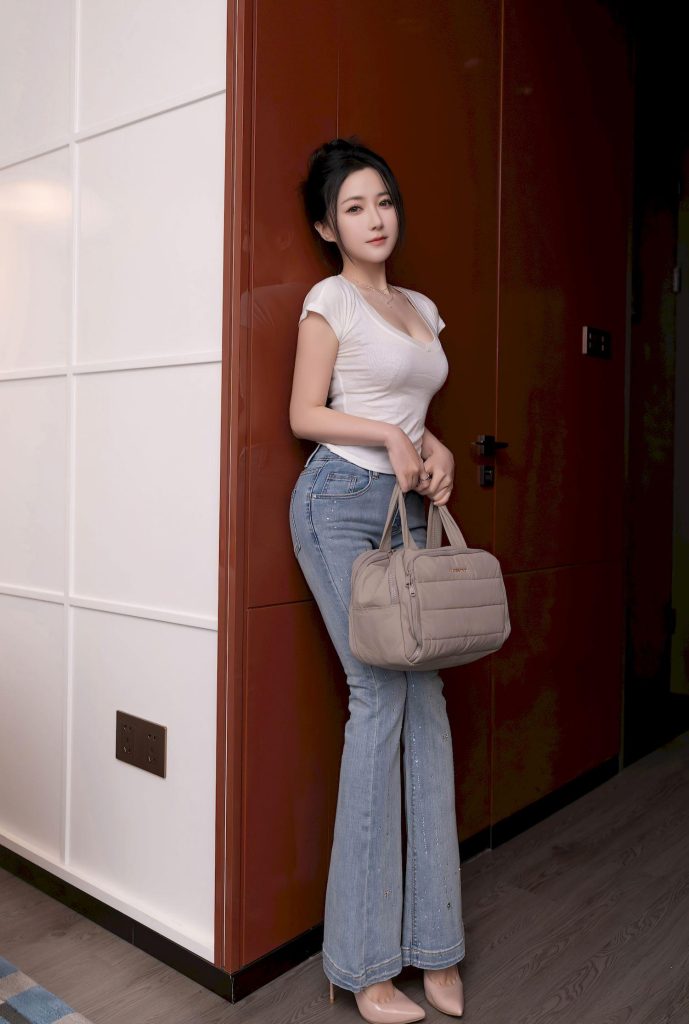 图片[1]-美女套图第35期：杨幂私服新风尚，简约牛仔裤也能穿出迷人魅力！