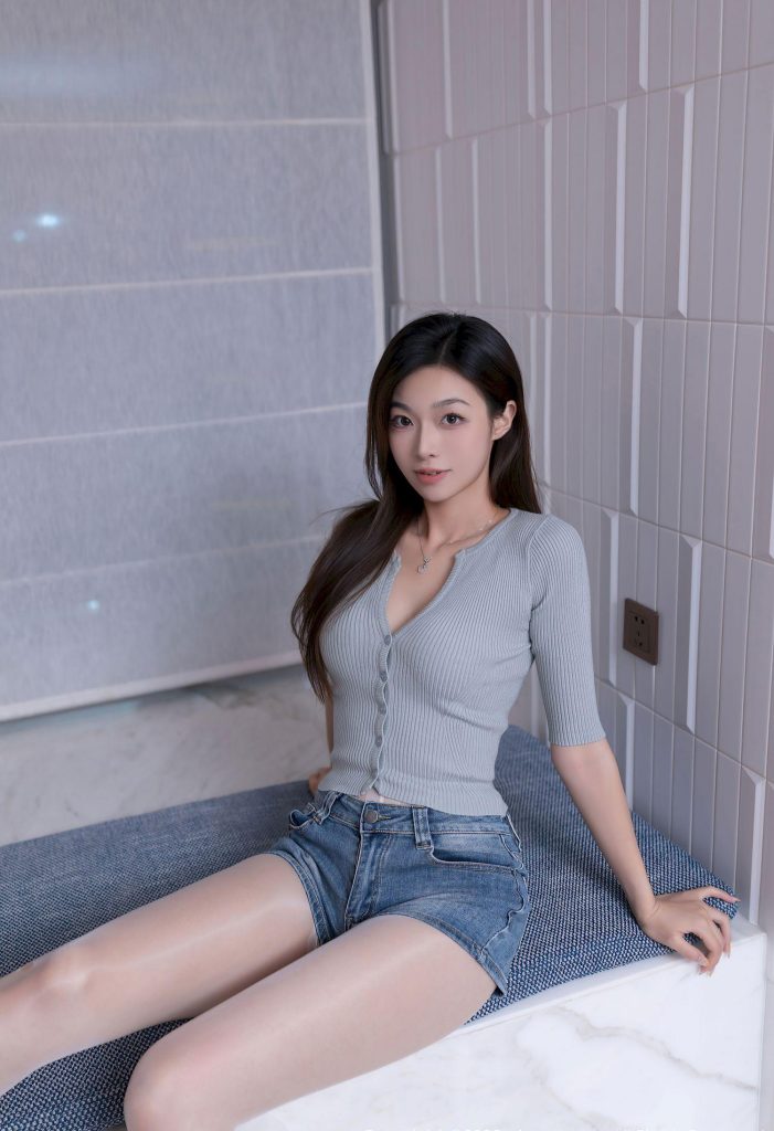 图片[2]-美女套图第33期：柳岩同款性感坐姿，尽显妩媚风情！