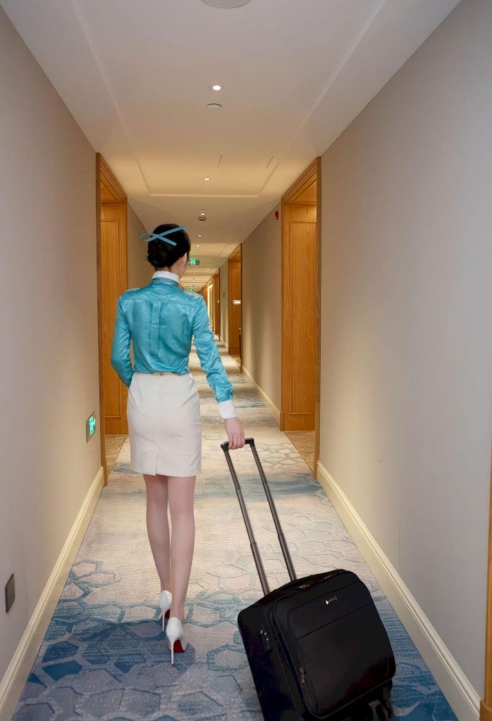 图片[2]-美女套图第16期：媲美田紫紫空姐风写真，优雅迷人引遐想！