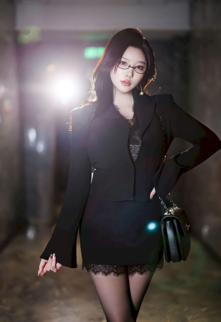 图片[1]-美女套图第37期：金裕贞酷飒来袭，暗黑风格惊艳眼球！