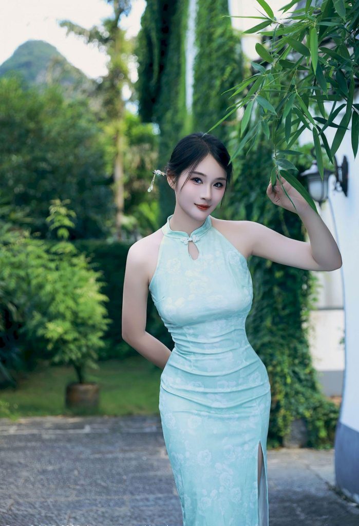 图片[5]-美女套图第104期：神似韩雪的旗袍风韵，绿意盎然处，尽显古典之美