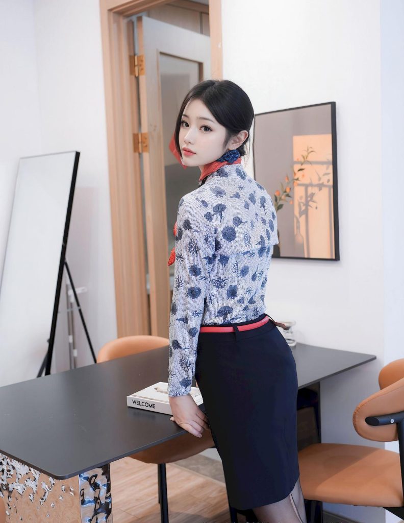 图片[2]-美女套图第98期：神似希林娜依·高的优雅职业装写真，知性干练，魅力非凡