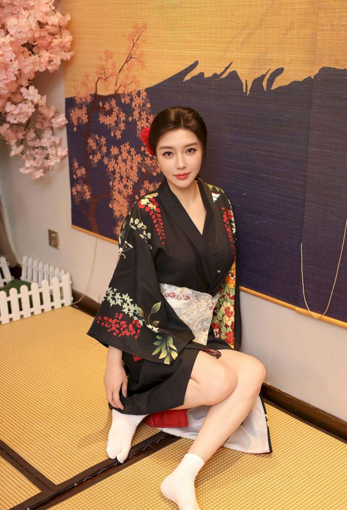 图片[1]-美女套图第88期：‌撞脸陈都灵的清冷感，和服下的温婉与疏离