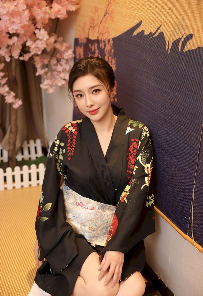 图片[2]-美女套图第88期：‌撞脸陈都灵的清冷感，和服下的温婉与疏离