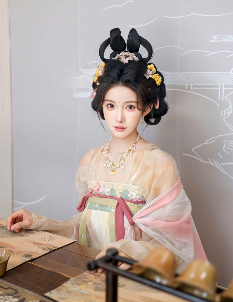 图片[4]-美女套图第85期：撞脸唐嫣的甜酷氛围，长发与襦裙的柔美姿态