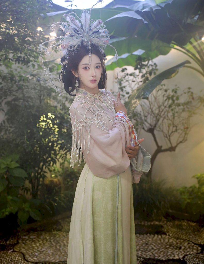 图片[3]-美女套图第67期：‌神似赵丽颖的汉服美人，淡紫纱衣与流苏头饰的古典柔美