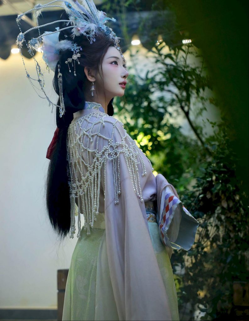 图片[5]-美女套图第67期：‌神似赵丽颖的汉服美人，淡紫纱衣与流苏头饰的古典柔美