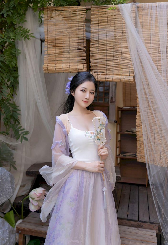 图片[2]-美女套图第66期：撞脸刘诗诗的国风裙装，淡紫薄纱的雅致氛围感