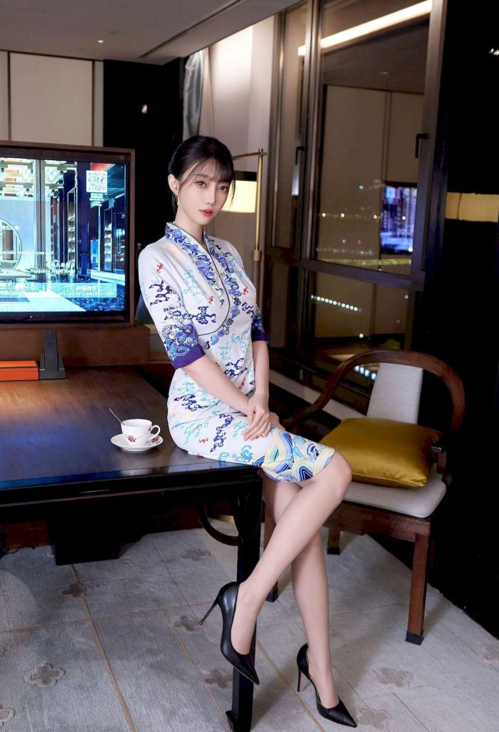 图片[3]-美女套图第65期：撞脸唐嫣的甜酷旗袍，当云纹遇上高开叉，美到挪不开眼