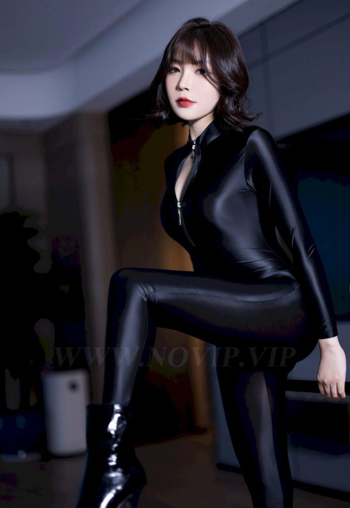 图片[3]-美女图片：徐若瑄，黑色紧身连体衣的飒爽演绎，利落剪裁勾勒曲线美