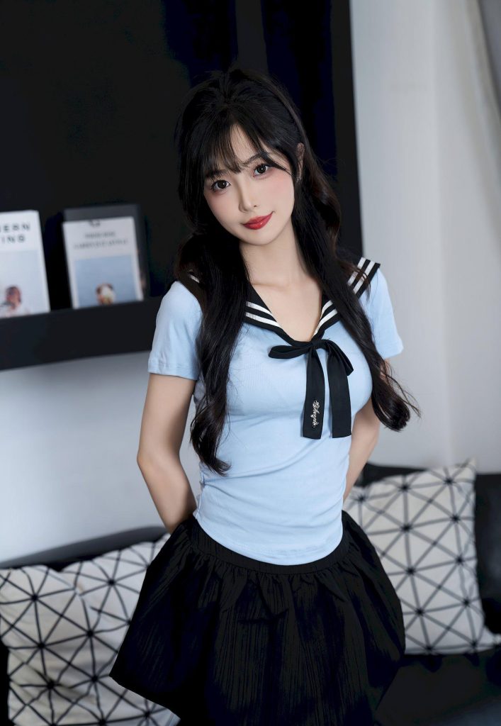 图片[1]-美女图片：谭松韵，黑裙少女的午后时光，元气感藏不住