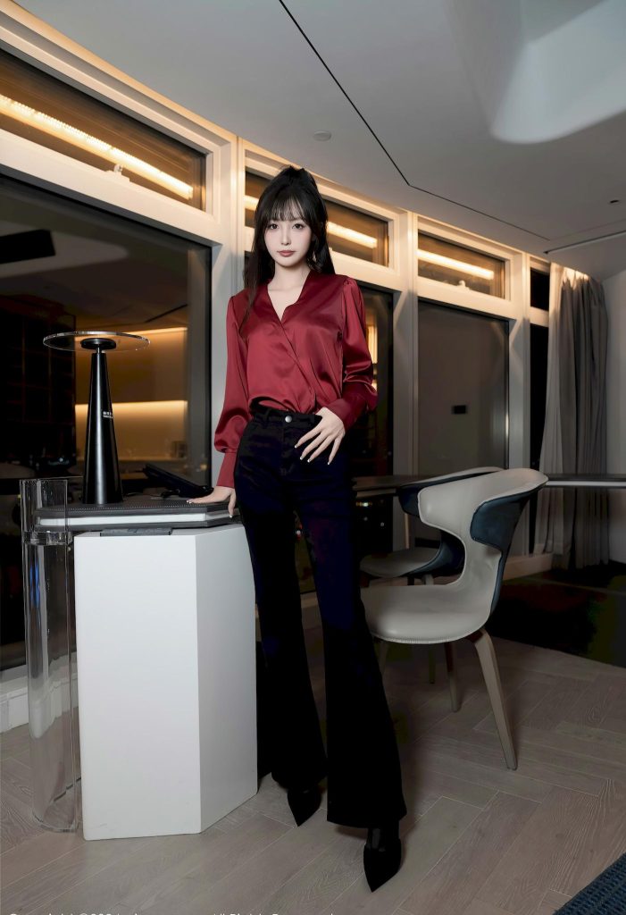 图片[1]-美女套图233期：红衬衫黑长裤，婉如高圆圆的都市摩登感