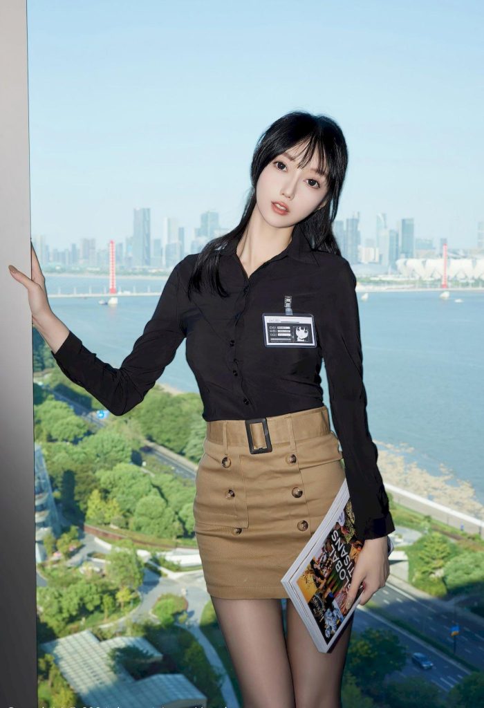 图片[1]-美女套图230期：‌‌‌‌‌‌‌‌‌当简约风遇上都市美学！凌可可这套穿搭美得很有氛围感