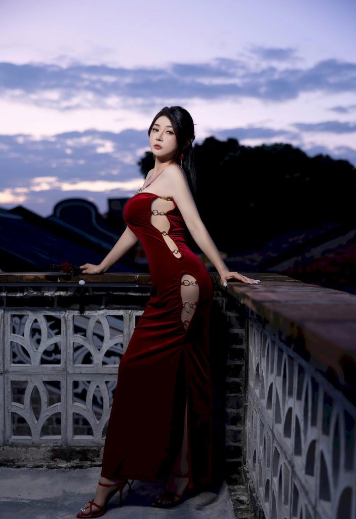 图片[1]-美女套图224期：‌‌‌‌‌‌凯竹，中国红吊带裙的浪漫写真，裙摆轻扬尽显优雅风情