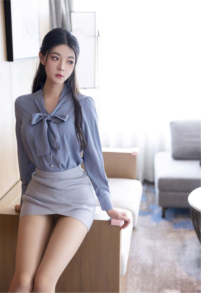 图片[3]-美女套图223期：‌‌‌‌‌‌赵露思，浅蓝蝴蝶结衬衫的温柔知性风，短裙搭配凸显大长腿