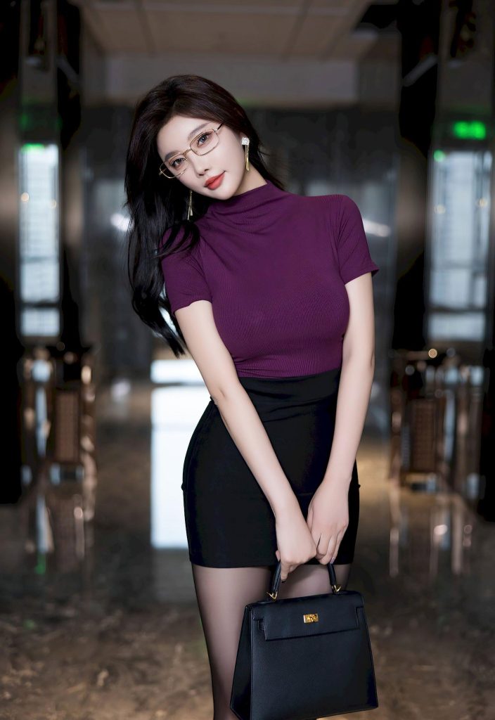 图片[2]-美女套图208期：‌杨晨晨，紫衣黑裙撞色，眼镜下的御姐纯欲风