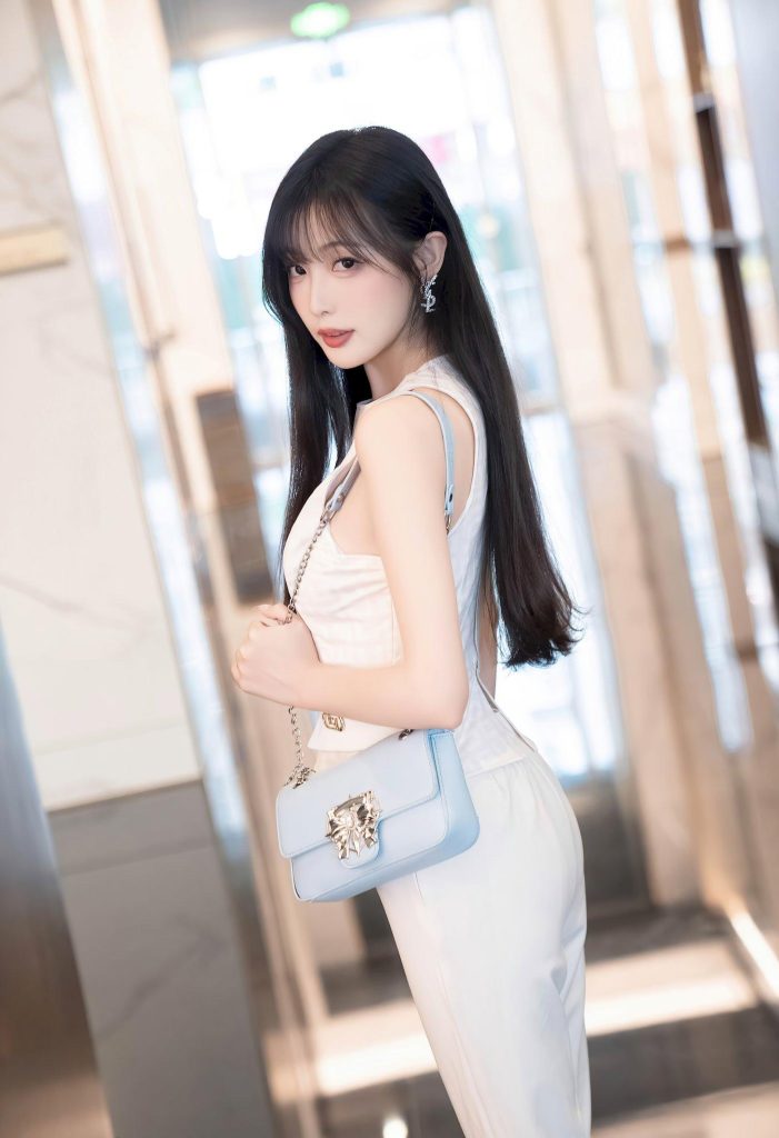 图片[2]-美女套图195期：林星阑，白色无袖上衣搭配阔腿裤，简约穿搭尽显温柔气质