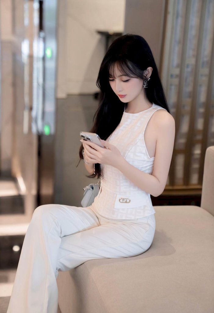 图片[3]-美女套图195期：林星阑，白色无袖上衣搭配阔腿裤，简约穿搭尽显温柔气质