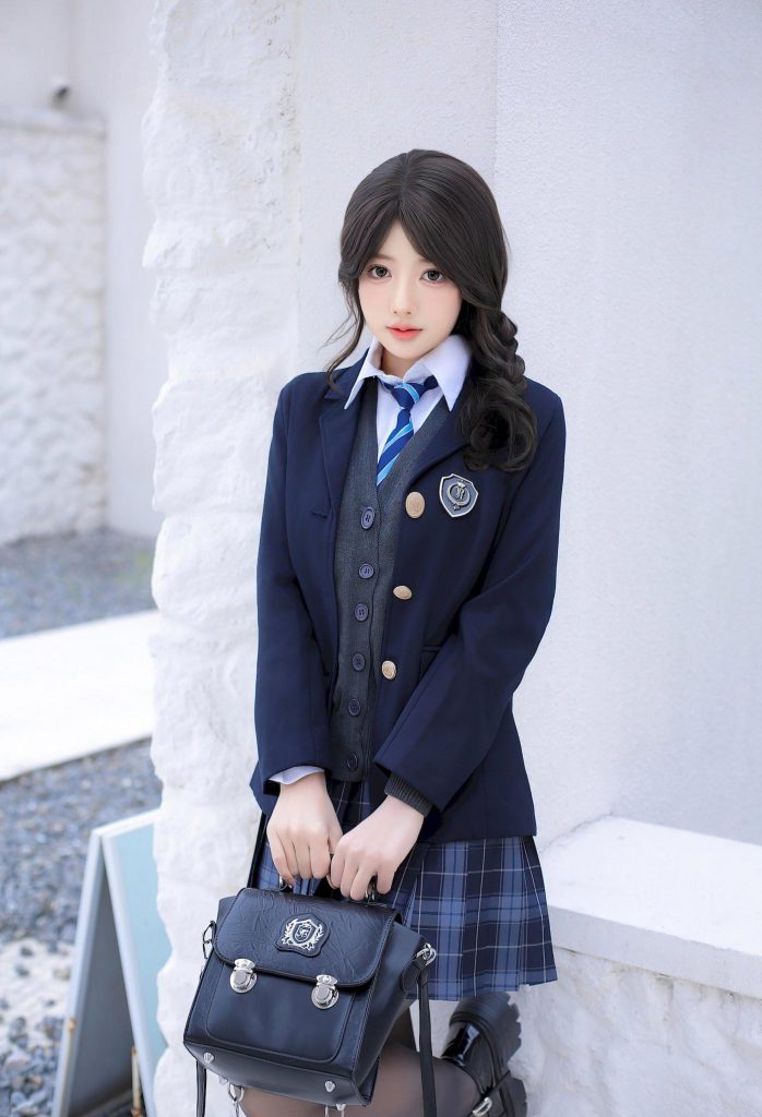 图片[1]-美女套图180期：‌神似赵露思，JK制服裙摆扬，甜妹的校园杀