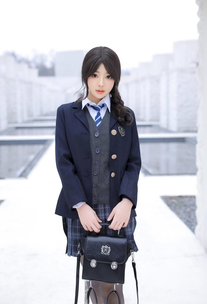 图片[2]-美女套图180期：‌神似赵露思，JK制服裙摆扬，甜妹的校园杀