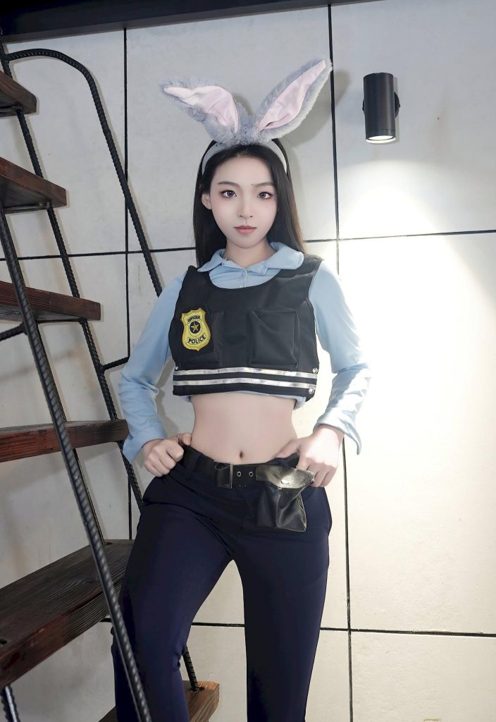 美女套图177期：‌‌神似赵露思，兔耳与制服的甜酷碰撞-高清美女套图，你想要的都有。
