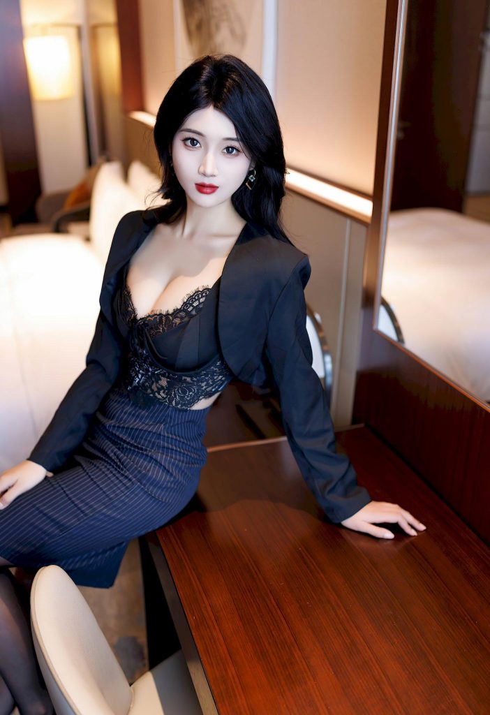 图片[1]-美女套图173期：神似南乔，暗夜条纹裙的致命优雅