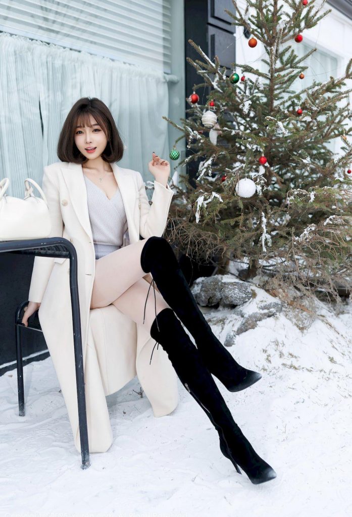图片[3]-美女套图172期：徐莉芝，雪地圣诞树下的长靴美人