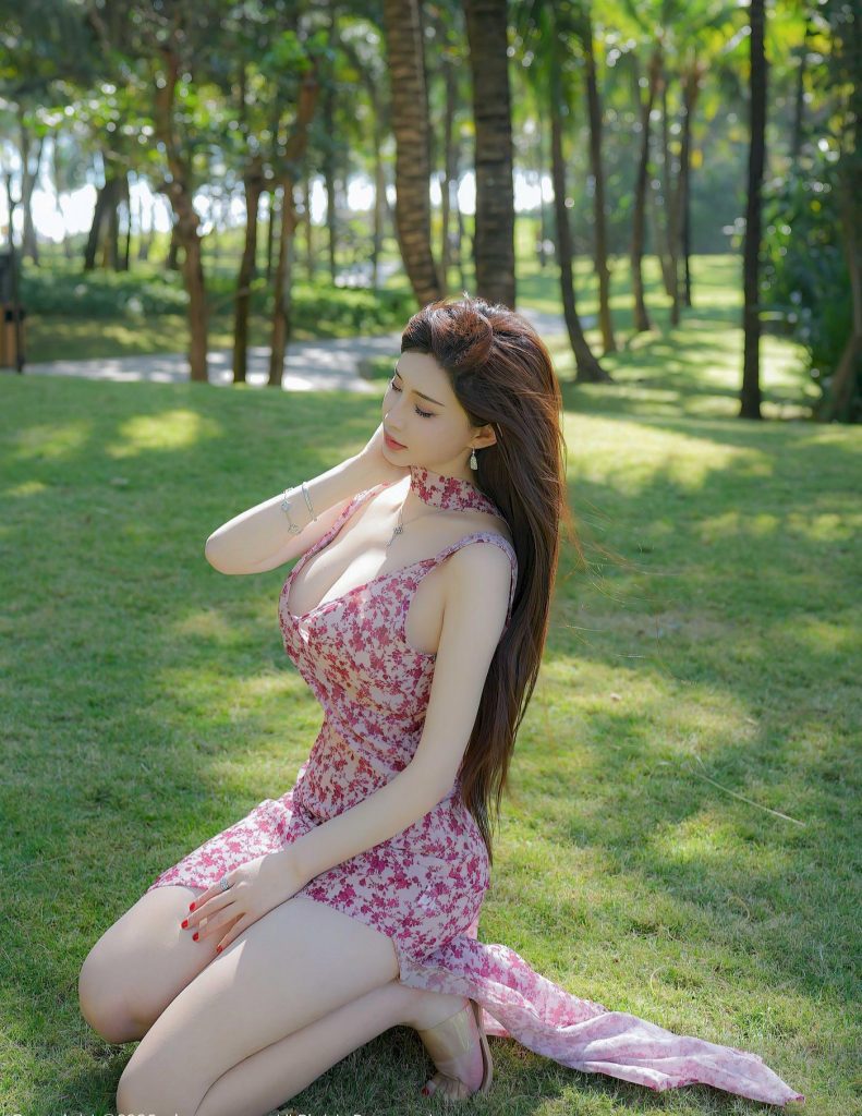 图片[3]-美女套图171期：神似周妍希，粉裙漫步竹林间