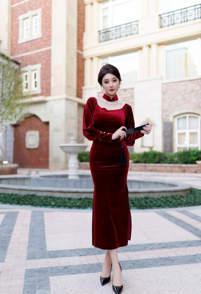 图片[3]-美女套图161期：神似杨晨晨的复古名伶，酒红旗袍里的东方韵味