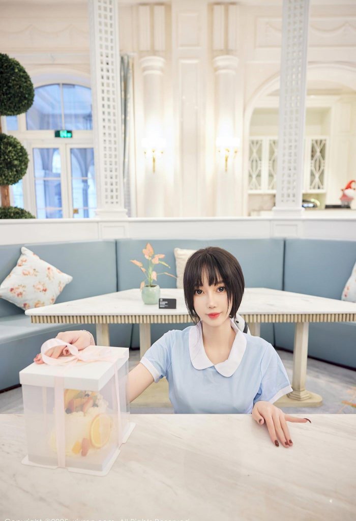 图片[2]-蓝裙围裙甜妹！她与虞书欣的撞款造型谁更元气？