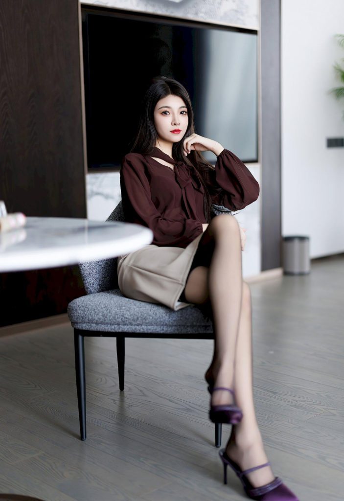 图片[2]-美女套图156期：神似宋茜的职场写真！这穿搭也太有范儿了