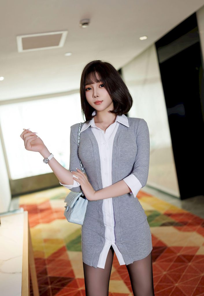 图片[3]-美女套图145期：若李小冉的清冷高级感，简约剪裁与丝袜碰撞的成熟韵味