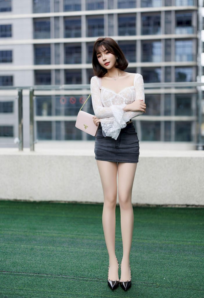 美女套图138期：‌神似陈法拉的精致，白蕾丝黑短裙，简约即高级-高清美女套图，你想要的都有。