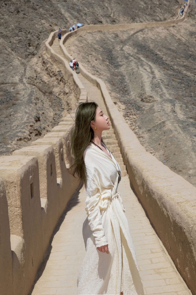 图片[2]-美女套图137期：‌似舒淇的回眸，长城古道上的汉服独舞