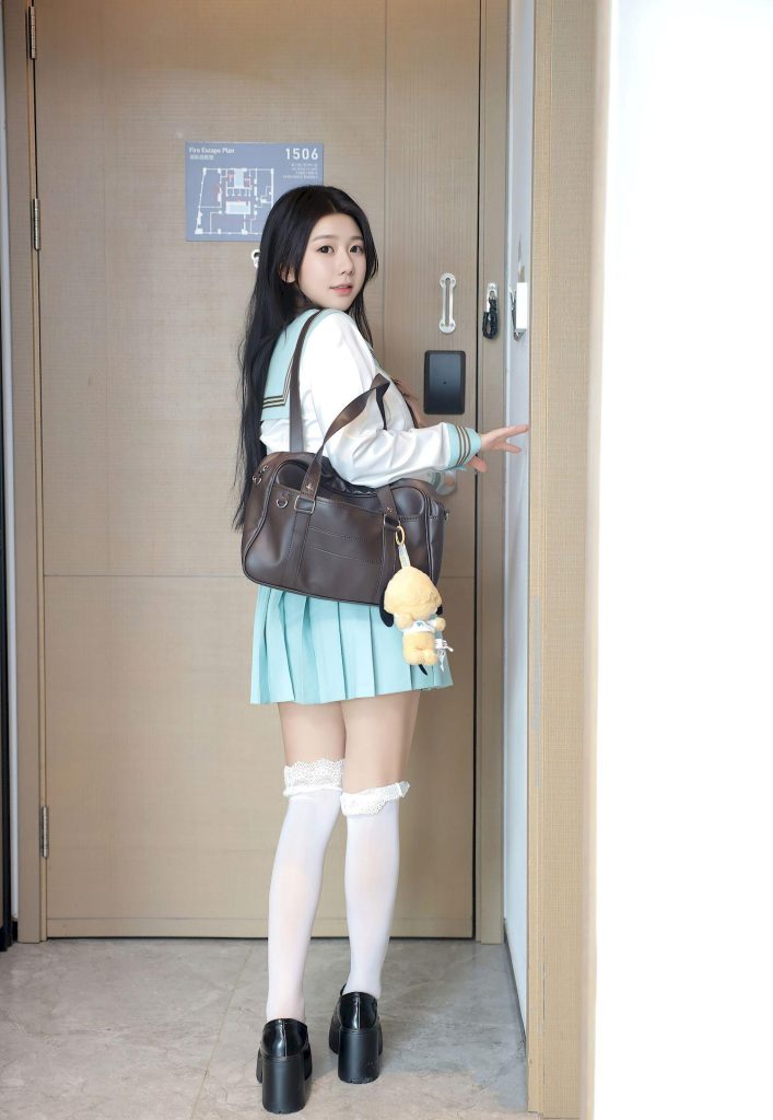 美女套图113期：林小鹿的JK日记，青涩制服里的元气少女-高清美女套图，你想要的都有。