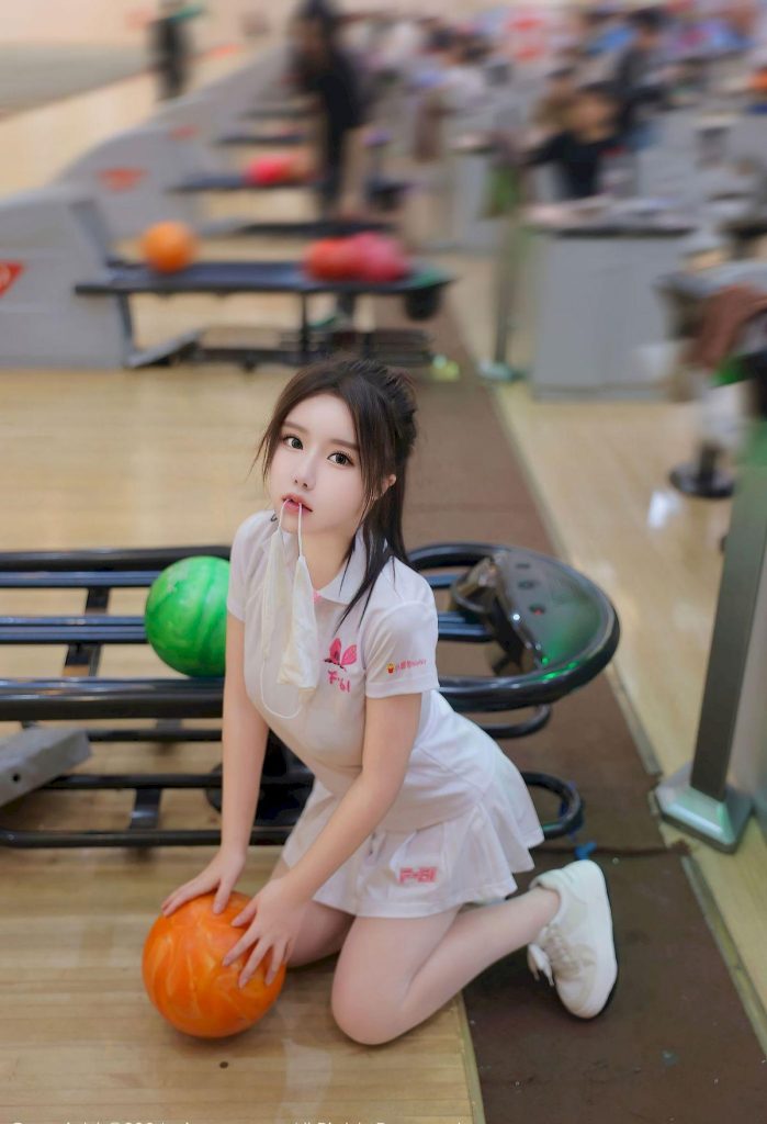 图片[3]-小薯条nienie白色上衣保龄球馆场景