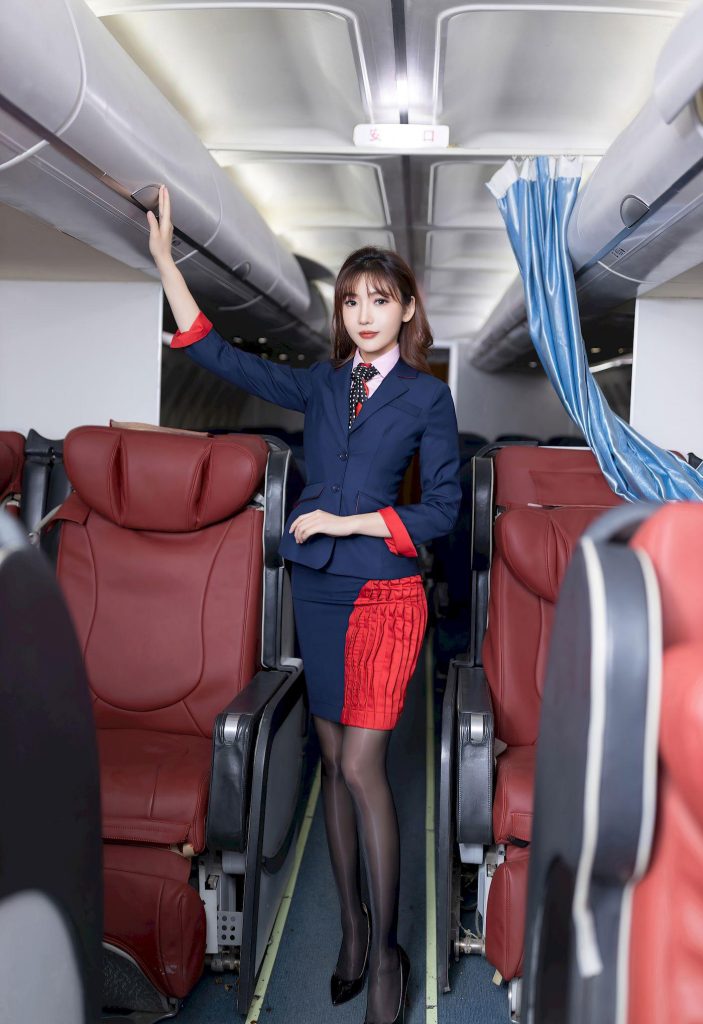 图片[2]-美女写真：陆萱萱粉色空姐制服搭配魅惑黑丝