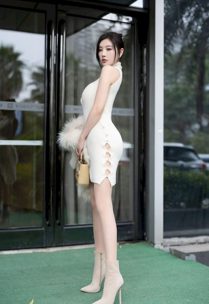 图片[2]-成人资源：撞脸张元英？侧边镂空白裙勾勒灵动少女曲线