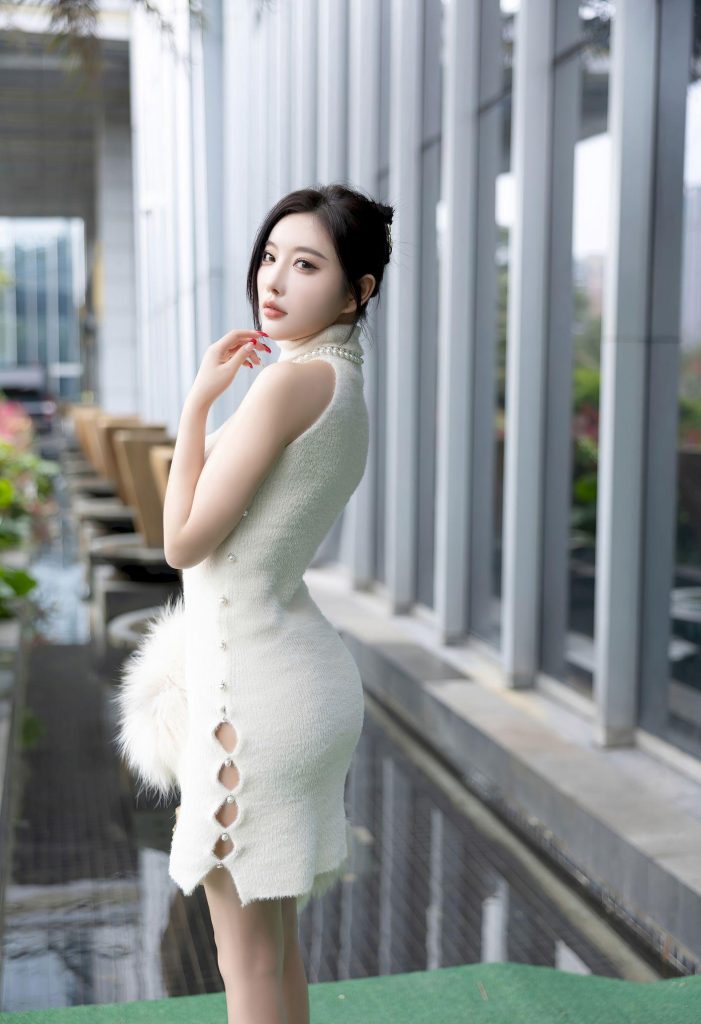 图片[3]-成人资源：撞脸张元英？侧边镂空白裙勾勒灵动少女曲线