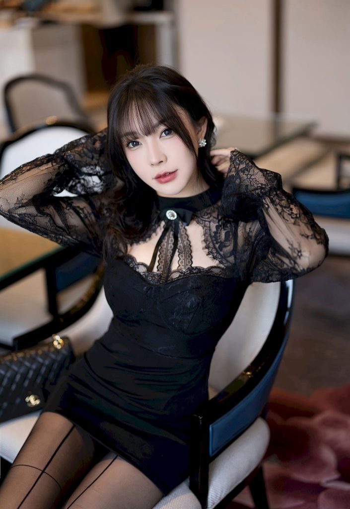 图片[2]-国产精品资源：神似虞书欣，黑蕾丝裙勾勒柔媚身姿，氛围感拉满