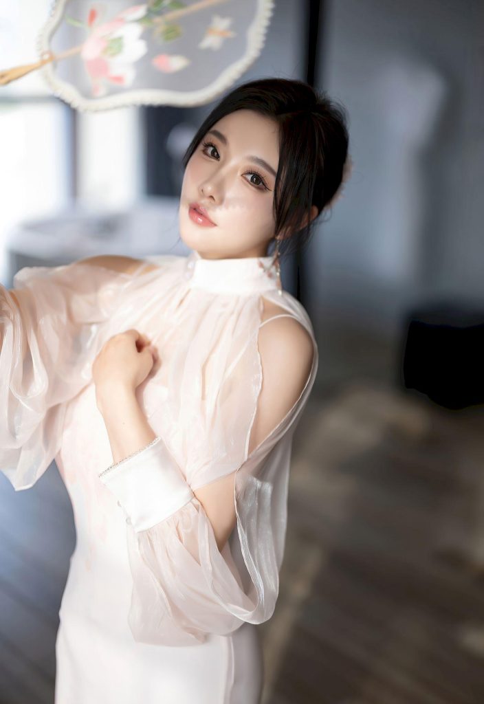 图片[3]-成人资源：杨晨晨一袭白露肩旗袍尽显温婉御姐范儿