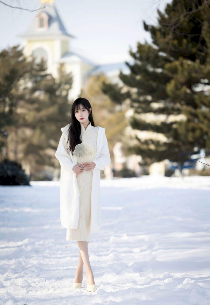 美女写真：神似张慧雯！雪中旗袍造型温婉灵动，宛如林间仙子339-高清美女套图，你想要的都有。
