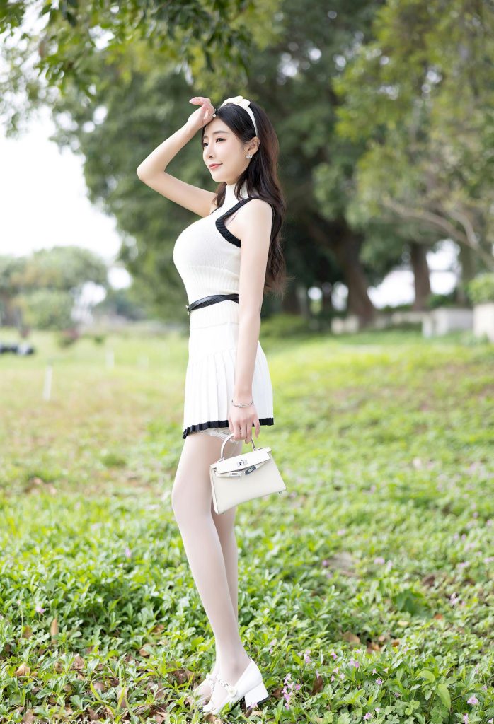 图片[2]-成人资源：神似白鹿！奶白针织百褶裙尽显清甜灵动，氛围感拉满