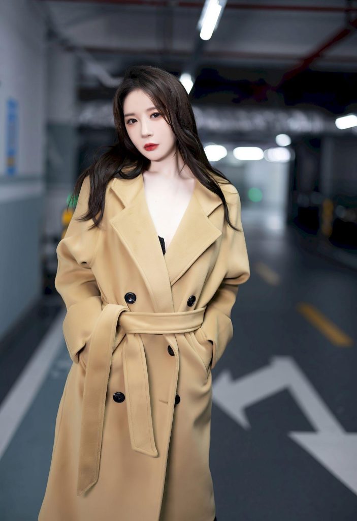 图片[3]-国产精品资源：女神范儿！神似虞书欣，卡其系带大衣尽显慵懒高级感